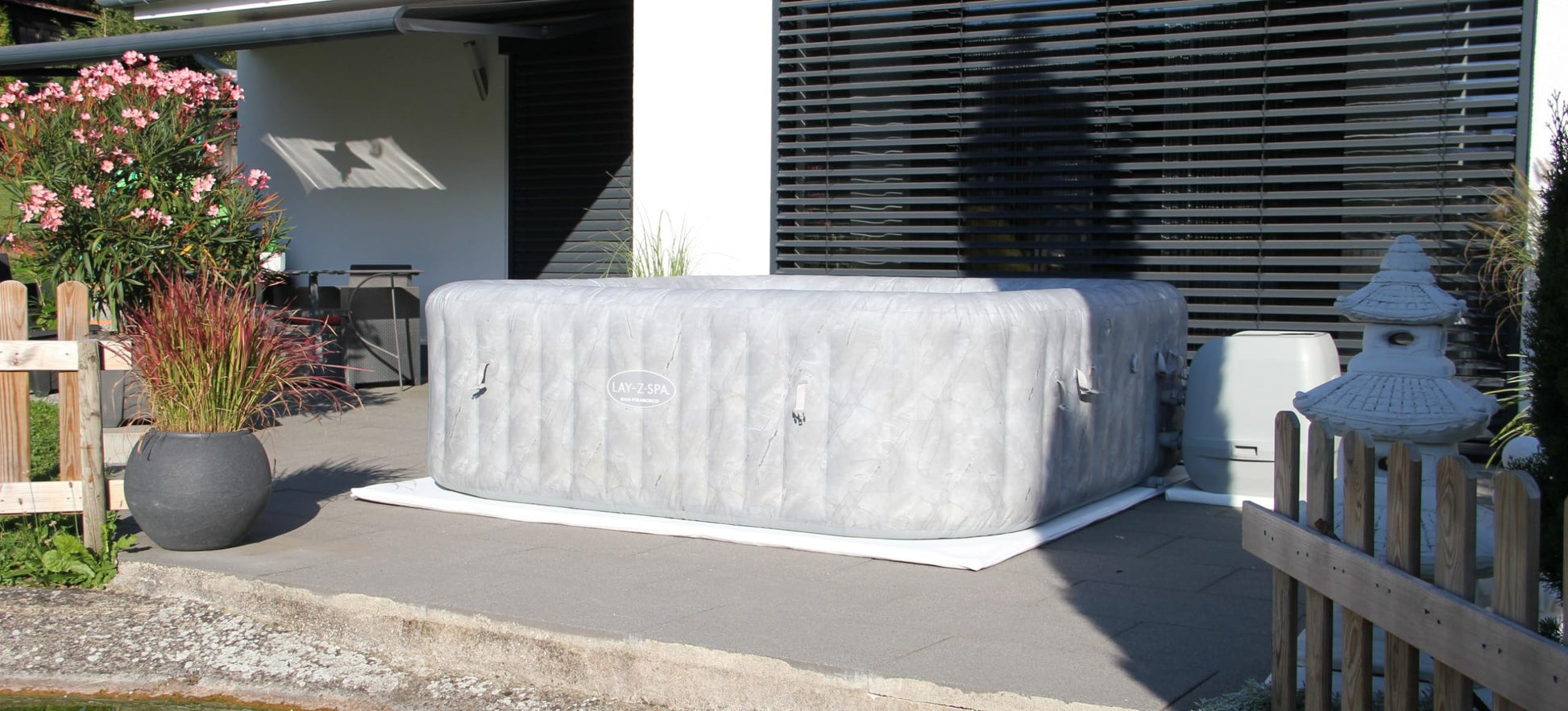 Premium PRO Design Energiespar Whirlpool Unterlage (4cm Dicke) - Thermoisolierung & Kälteschutz - Effiziente Isoliermatte für aufblasbare Whirlpools & Pools bis 270cm (Carbon Black, 60cm x 40cm)