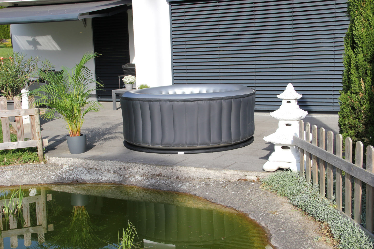 Energiesparende Whirlpool Unterlage Carbon Black rund Ø 184cm