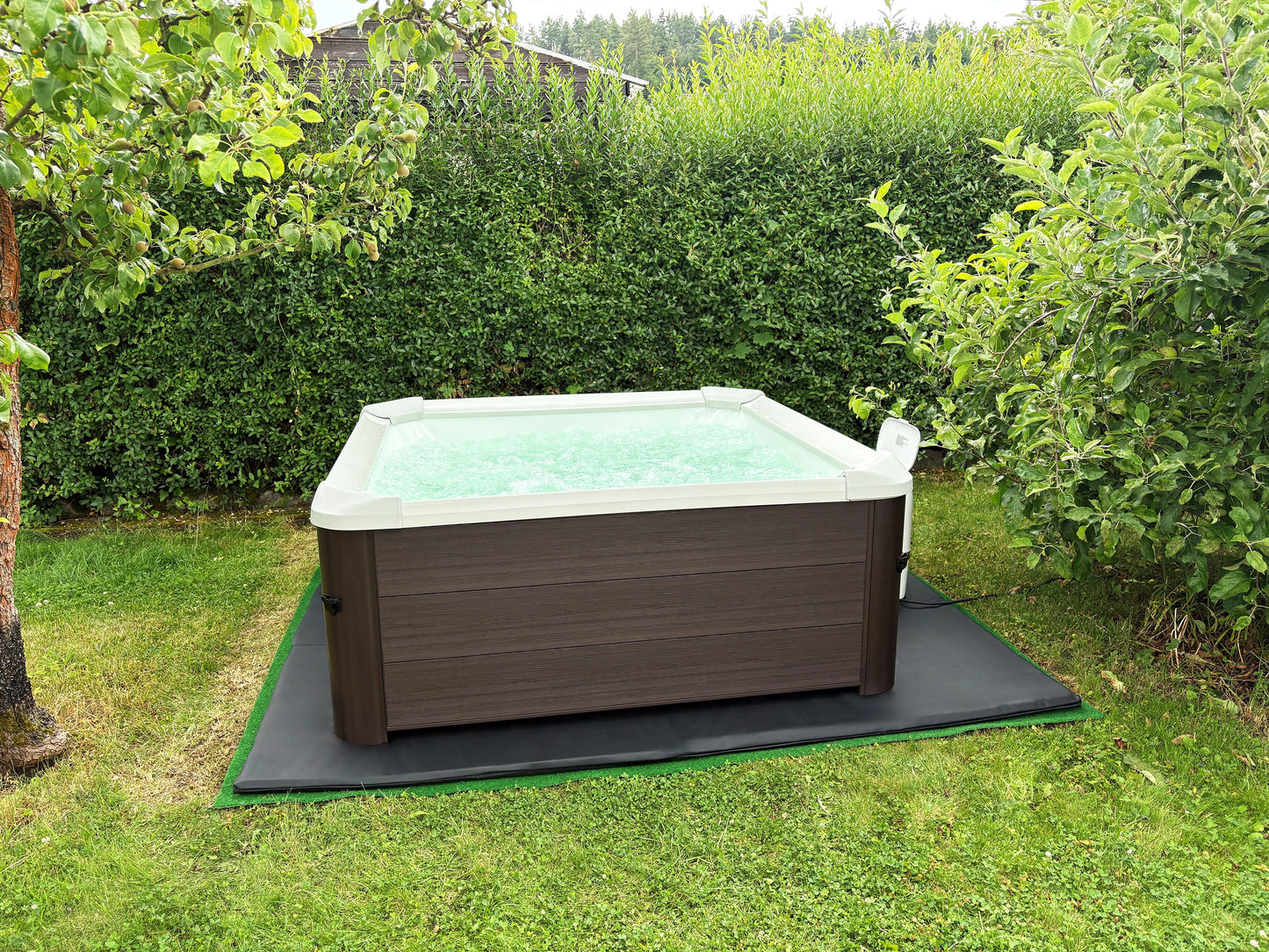 Energiesparende Whirlpool Unterlage Carbon Black 204cm x 204cm für feste Außenwände
